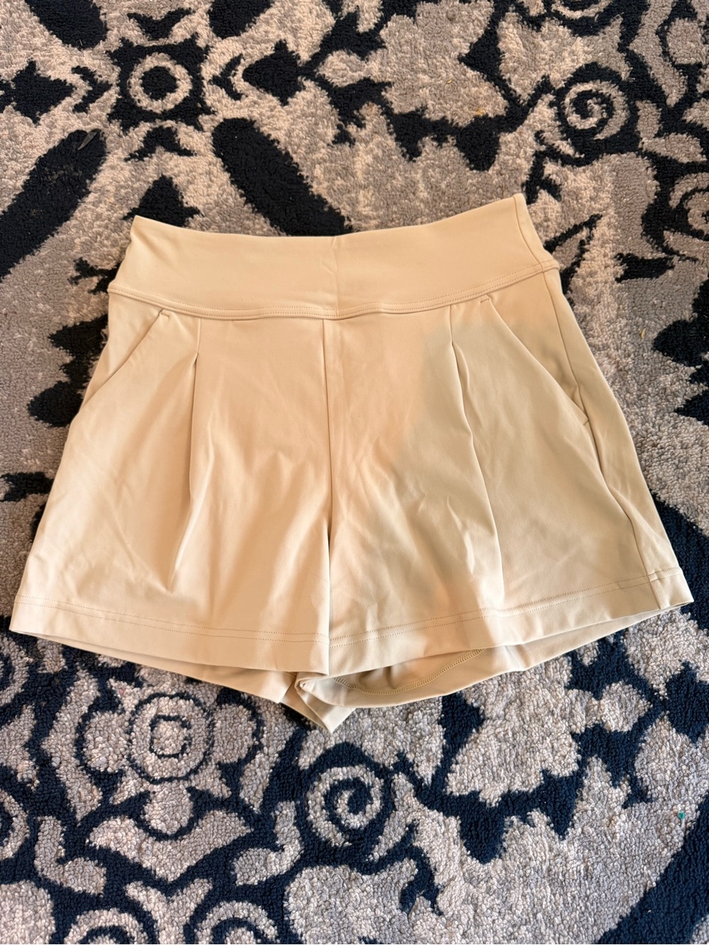 HALARA High-Waist Cream Athletic Shorts with Front Pleats